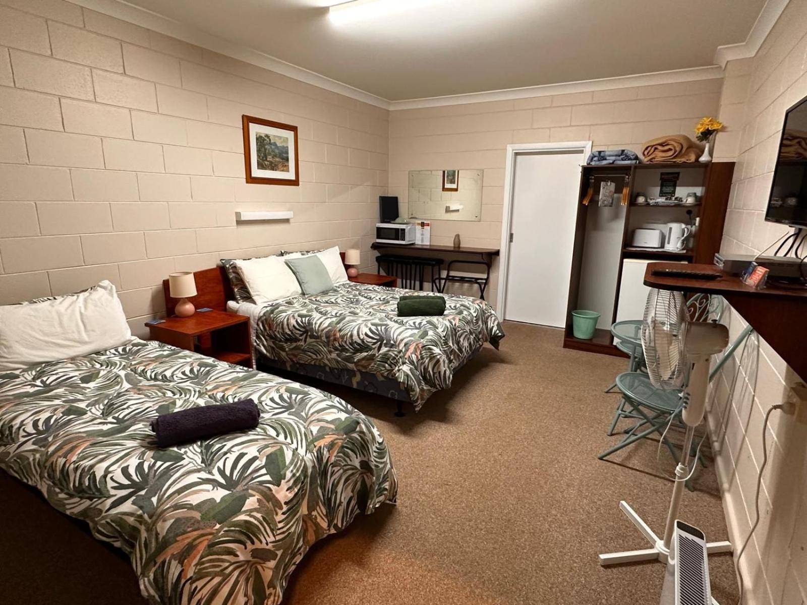 Alpine Country Motel Plus Free Coffee 쿠마 외부 사진