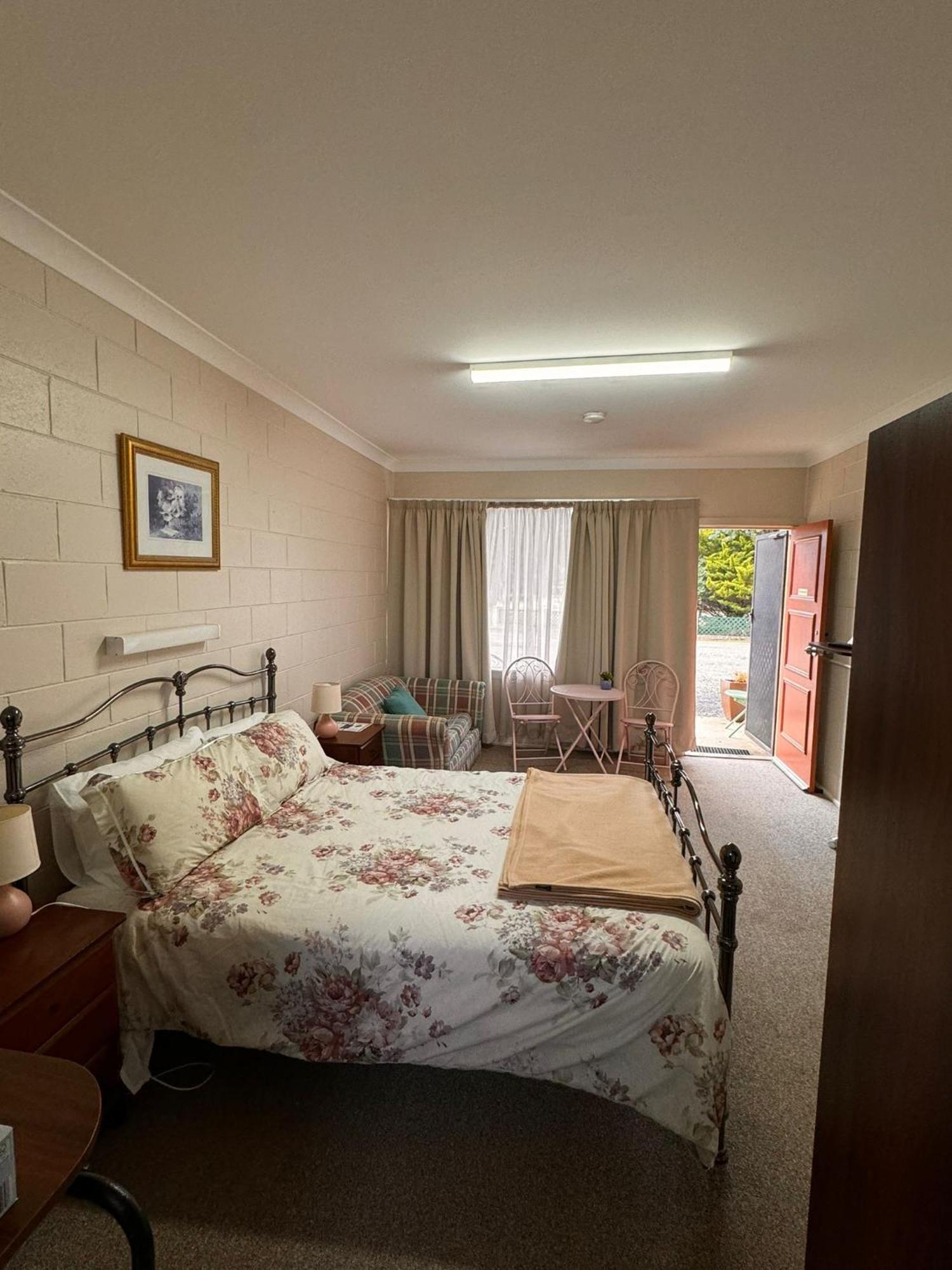 Alpine Country Motel Plus Free Coffee 쿠마 외부 사진