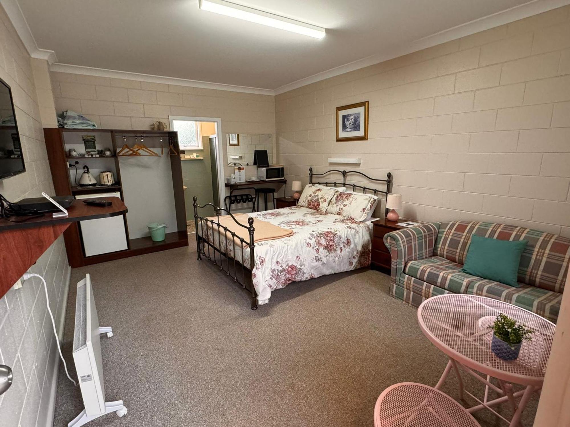 Alpine Country Motel Plus Free Coffee 쿠마 외부 사진