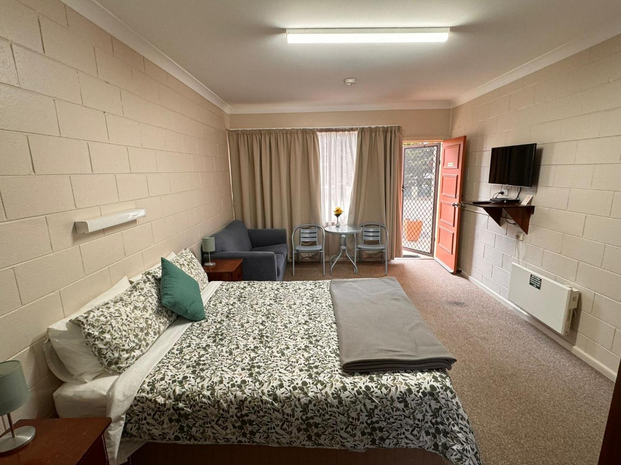 Alpine Country Motel Plus Free Coffee 쿠마 외부 사진