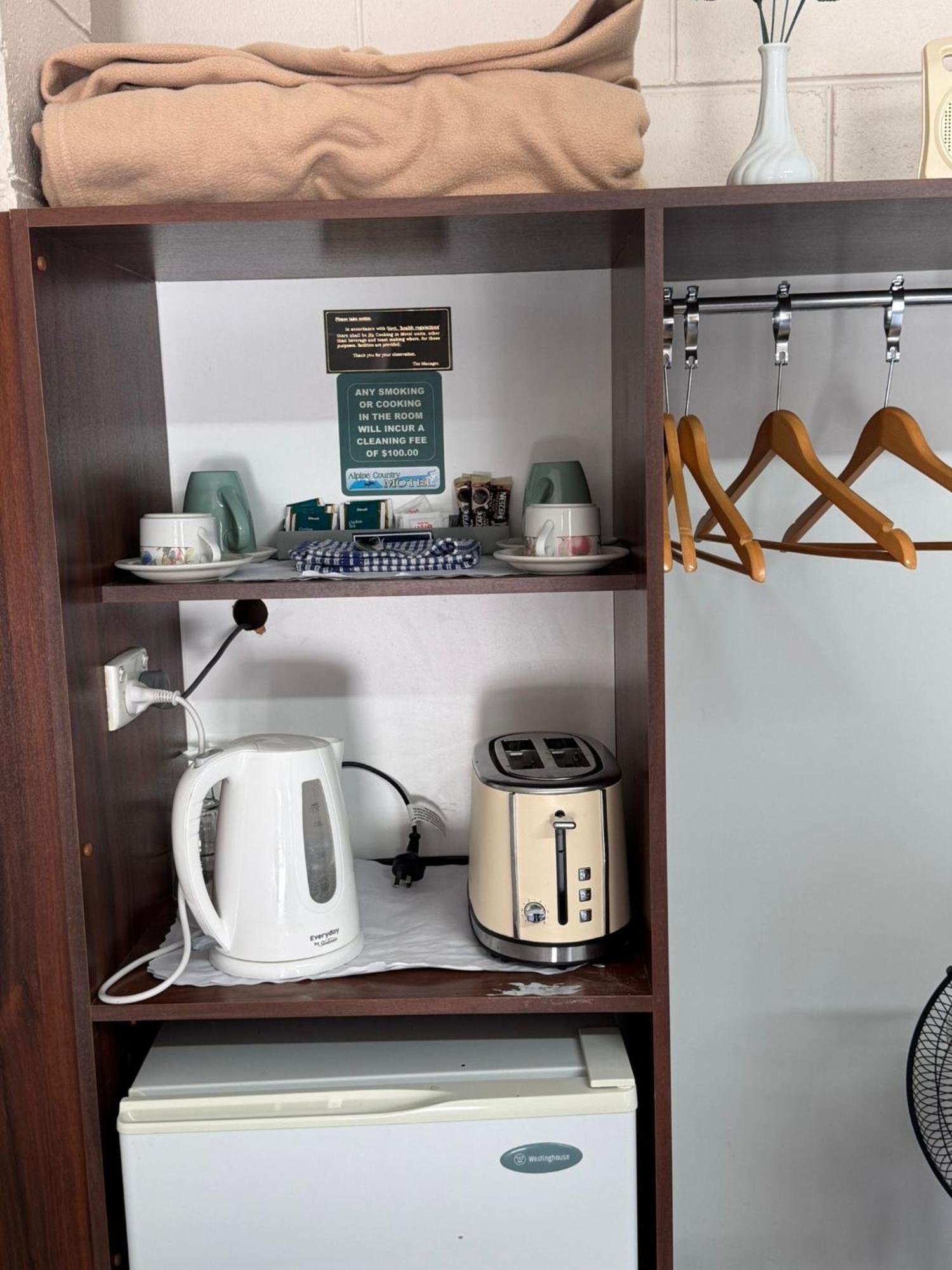 Alpine Country Motel Plus Free Coffee 쿠마 외부 사진